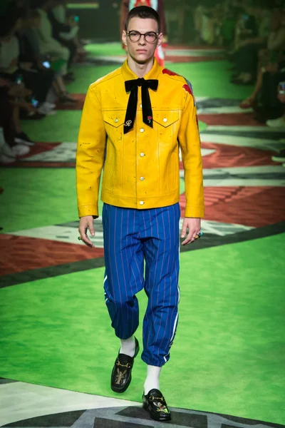 Look 26